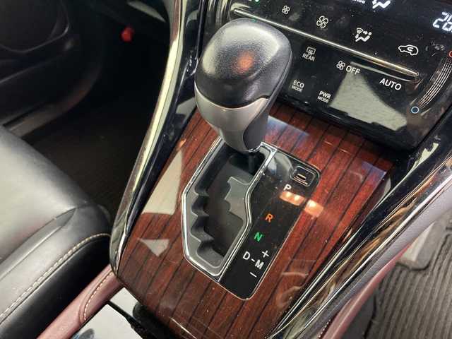 トヨタ ハリアー プレミアム 道央・札幌 2017(平29)年 5.5万km ブラック ・アルパインナビ（EX9V）/・BT&SD&CD&DVD&フルセグTV/・バックカメラ/・トヨタセーフティセンス/・レーダークルーズコントロール/・衝突被害軽減ブレーキ/・アイドリングストップ/・パワーバックドア/・ハーフレザーシート/・D席パワーシート/・ビルトインETC/・オートマチックハイビーム/・オートライト/・LEDヘッドライト/・スマートキー/・スペアキー/・プッシュスタート/・積込スタッドレス社外AW付