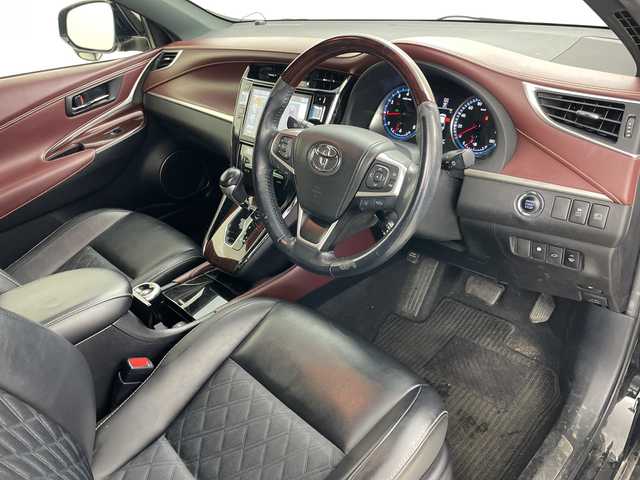 トヨタ ハリアー プレミアム 道央・札幌 2017(平29)年 5.5万km ブラック ・アルパインナビ（EX9V）/・BT&SD&CD&DVD&フルセグTV/・バックカメラ/・トヨタセーフティセンス/・レーダークルーズコントロール/・衝突被害軽減ブレーキ/・アイドリングストップ/・パワーバックドア/・ハーフレザーシート/・D席パワーシート/・ビルトインETC/・オートマチックハイビーム/・オートライト/・LEDヘッドライト/・スマートキー/・スペアキー/・プッシュスタート/・積込スタッドレス社外AW付