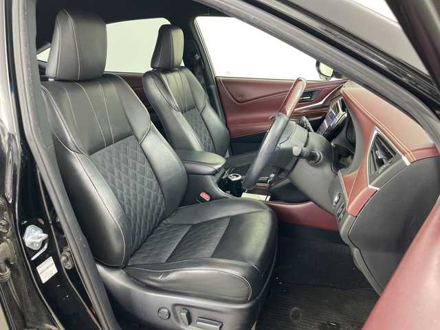 トヨタ ハリアー プレミアム 道央・札幌 2017(平29)年 5.5万km ブラック ・アルパインナビ（EX9V）/・BT&SD&CD&DVD&フルセグTV/・バックカメラ/・トヨタセーフティセンス/・レーダークルーズコントロール/・衝突被害軽減ブレーキ/・アイドリングストップ/・パワーバックドア/・ハーフレザーシート/・D席パワーシート/・ビルトインETC/・オートマチックハイビーム/・オートライト/・LEDヘッドライト/・スマートキー/・スペアキー/・プッシュスタート/・積込スタッドレス社外AW付