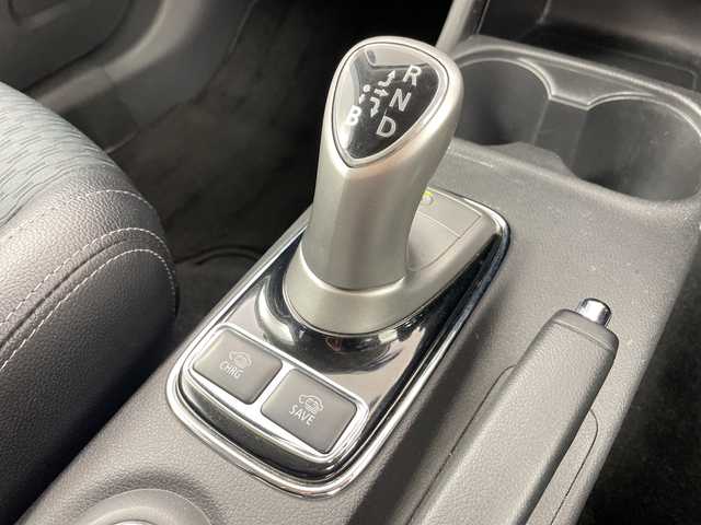 三菱 アウトランダー ＰＨＥＶ G セーフティパッケージ 道央・札幌 2014(平26)年 2.7万km シルキーホワイト ・４WD/プラグインハイブリッド/・レーダークルーズコントロール/・DIATONEナビ/・DVD.CD.SD.フルセグ/・Bluetooth./・バックカメラ/・ハーフレザーシート/・運転席/助手席シートヒーター/・ドライブレコーダー/・ルーフボックス/・LDW/・パドルシフト/・ホイール積み込み/・充電ケーブル