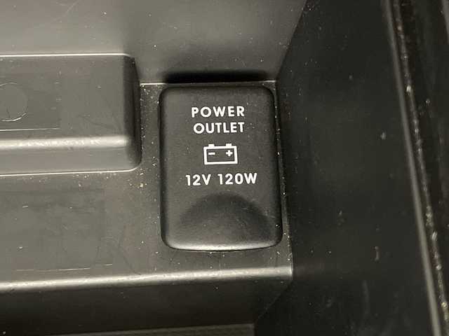 三菱 アウトランダー ＰＨＥＶ G セーフティパッケージ 道央・札幌 2014(平26)年 2.7万km シルキーホワイト ・４WD/プラグインハイブリッド/・レーダークルーズコントロール/・DIATONEナビ/・DVD.CD.SD.フルセグ/・Bluetooth./・バックカメラ/・ハーフレザーシート/・運転席/助手席シートヒーター/・ドライブレコーダー/・ルーフボックス/・LDW/・パドルシフト/・ホイール積み込み/・充電ケーブル