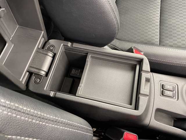 三菱 アウトランダー ＰＨＥＶ G セーフティパッケージ 道央・札幌 2014(平26)年 2.7万km シルキーホワイト ・４WD/プラグインハイブリッド/・レーダークルーズコントロール/・DIATONEナビ/・DVD.CD.SD.フルセグ/・Bluetooth./・バックカメラ/・ハーフレザーシート/・運転席/助手席シートヒーター/・ドライブレコーダー/・ルーフボックス/・LDW/・パドルシフト/・ホイール積み込み/・充電ケーブル