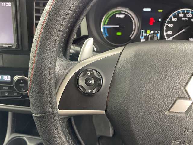 三菱 アウトランダー ＰＨＥＶ G セーフティパッケージ 道央・札幌 2014(平26)年 2.7万km シルキーホワイト ・４WD/プラグインハイブリッド/・レーダークルーズコントロール/・DIATONEナビ/・DVD.CD.SD.フルセグ/・Bluetooth./・バックカメラ/・ハーフレザーシート/・運転席/助手席シートヒーター/・ドライブレコーダー/・ルーフボックス/・LDW/・パドルシフト/・ホイール積み込み/・充電ケーブル