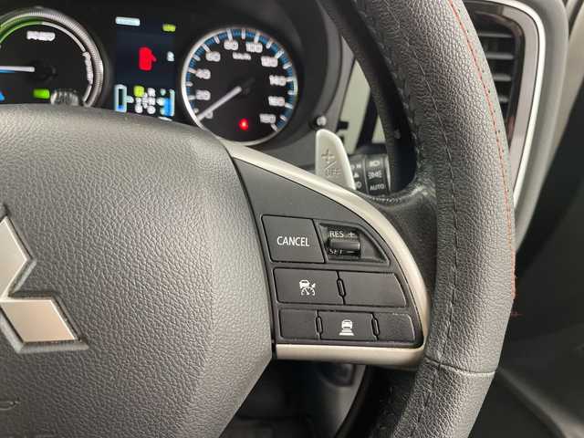 三菱 アウトランダー ＰＨＥＶ G セーフティパッケージ 道央・札幌 2014(平26)年 2.7万km シルキーホワイト ・４WD/プラグインハイブリッド/・レーダークルーズコントロール/・DIATONEナビ/・DVD.CD.SD.フルセグ/・Bluetooth./・バックカメラ/・ハーフレザーシート/・運転席/助手席シートヒーター/・ドライブレコーダー/・ルーフボックス/・LDW/・パドルシフト/・ホイール積み込み/・充電ケーブル