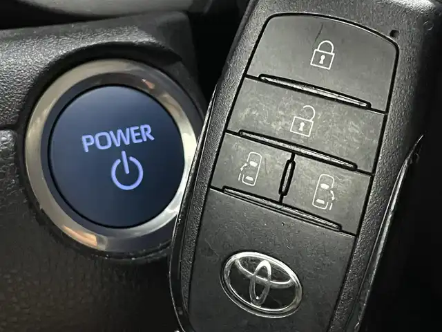トヨタ シエンタ ハイブリッド Z 福岡県 2023(令5)年 2.3万km ブラック トヨタセーフティセンス/PCS/LDA/レーダークルーズコントロール/クリアランスソナー/純正１０．５インチＤＡナビ/フルセグTV/CD/DVD/BT/AM/FM/Miracast/全周囲カメラ/両側パワースライドドア/ＢＳＭ/前席シートヒーター/ステアリングヒーター/ビルトインETC/スマートキー/プッシュスタート/AC100V/ロールサンシェード/シートバックテーブル/LEDオートライト/オートハイビーム