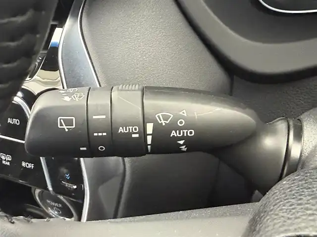 トヨタ ハリアー ＰＨＥＶ Z 愛知県 2023(令5)年 2万km プラチナホワイトパールマイカ 純正12.3型JBLナビ/（フルセグ、Bluetooth、AppleCarplay）/全方位カメラ/デジタルインナーミラー/4WD/シートヒーター、エアシート（D+N)/ハンドルヒーター/置くだけ充電/ドラレコ前後/ETC2.0/ACC/BSM/衝突軽減ブレーキ/レーンキープアシスト/オートハイビーム/コーナーセンサー/LEDヘッドライト/電子パーキング/オートホールド/純正19インチAW/パワーシート（D+N)/パワーバックドア/純正フロアマット/USB/スマートキー/横滑り防止装置