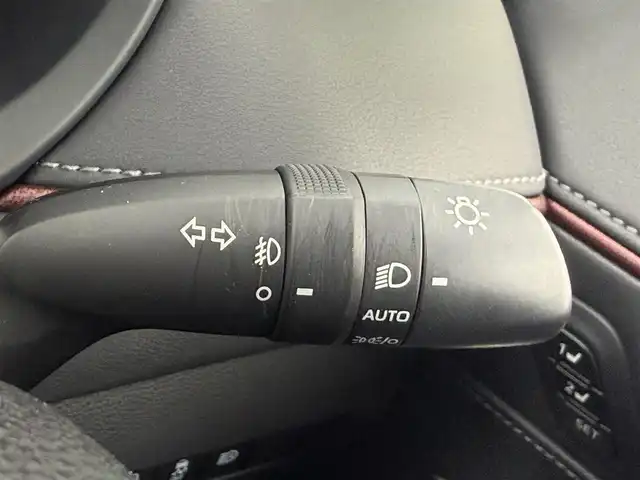 トヨタ ハリアー ＰＨＥＶ Z 愛知県 2023(令5)年 2万km プラチナホワイトパールマイカ 純正12.3型JBLナビ/（フルセグ、Bluetooth、AppleCarplay）/全方位カメラ/デジタルインナーミラー/4WD/シートヒーター、エアシート（D+N)/ハンドルヒーター/置くだけ充電/ドラレコ前後/ETC2.0/ACC/BSM/衝突軽減ブレーキ/レーンキープアシスト/オートハイビーム/コーナーセンサー/LEDヘッドライト/電子パーキング/オートホールド/純正19インチAW/パワーシート（D+N)/パワーバックドア/純正フロアマット/USB/スマートキー/横滑り防止装置