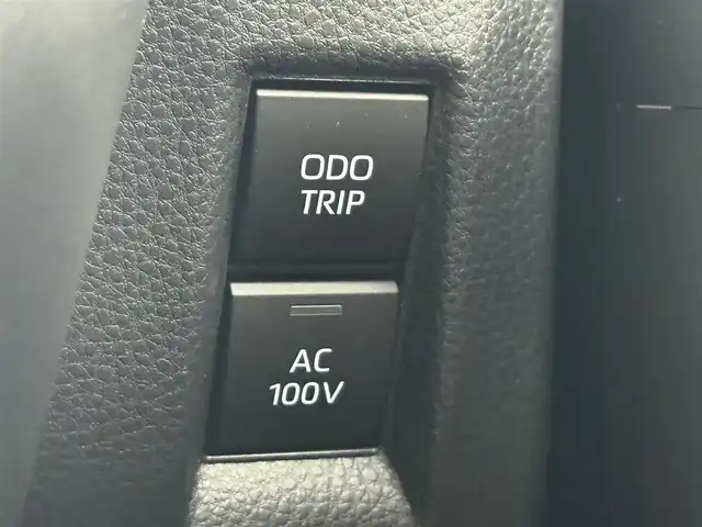 トヨタ ハリアー ＰＨＥＶ Z 愛知県 2023(令5)年 2万km プラチナホワイトパールマイカ 純正12.3型JBLナビ/（フルセグ、Bluetooth、AppleCarplay）/全方位カメラ/デジタルインナーミラー/4WD/シートヒーター、エアシート（D+N)/ハンドルヒーター/置くだけ充電/ドラレコ前後/ETC2.0/ACC/BSM/衝突軽減ブレーキ/レーンキープアシスト/オートハイビーム/コーナーセンサー/LEDヘッドライト/電子パーキング/オートホールド/純正19インチAW/パワーシート（D+N)/パワーバックドア/純正フロアマット/USB/スマートキー/横滑り防止装置