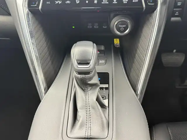 トヨタ ハリアー ＰＨＥＶ Z 愛知県 2023(令5)年 2万km プラチナホワイトパールマイカ 純正12.3型JBLナビ/（フルセグ、Bluetooth、AppleCarplay）/全方位カメラ/デジタルインナーミラー/4WD/シートヒーター、エアシート（D+N)/ハンドルヒーター/置くだけ充電/ドラレコ前後/ETC2.0/ACC/BSM/衝突軽減ブレーキ/レーンキープアシスト/オートハイビーム/コーナーセンサー/LEDヘッドライト/電子パーキング/オートホールド/純正19インチAW/パワーシート（D+N)/パワーバックドア/純正フロアマット/USB/スマートキー/横滑り防止装置