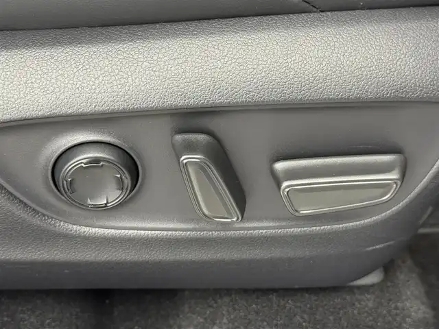 トヨタ ハリアー ＰＨＥＶ Z 愛知県 2023(令5)年 2万km プラチナホワイトパールマイカ 純正12.3型JBLナビ/（フルセグ、Bluetooth、AppleCarplay）/全方位カメラ/デジタルインナーミラー/4WD/シートヒーター、エアシート（D+N)/ハンドルヒーター/置くだけ充電/ドラレコ前後/ETC2.0/ACC/BSM/衝突軽減ブレーキ/レーンキープアシスト/オートハイビーム/コーナーセンサー/LEDヘッドライト/電子パーキング/オートホールド/純正19インチAW/パワーシート（D+N)/パワーバックドア/純正フロアマット/USB/スマートキー/横滑り防止装置