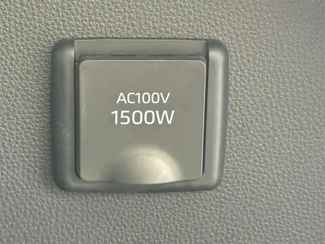 トヨタ ハリアー ＰＨＥＶ Z 愛知県 2023(令5)年 2万km プラチナホワイトパールマイカ 純正12.3型JBLナビ/（フルセグ、Bluetooth、AppleCarplay）/全方位カメラ/デジタルインナーミラー/4WD/シートヒーター、エアシート（D+N)/ハンドルヒーター/置くだけ充電/ドラレコ前後/ETC2.0/ACC/BSM/衝突軽減ブレーキ/レーンキープアシスト/オートハイビーム/コーナーセンサー/LEDヘッドライト/電子パーキング/オートホールド/純正19インチAW/パワーシート（D+N)/パワーバックドア/純正フロアマット/USB/スマートキー/横滑り防止装置