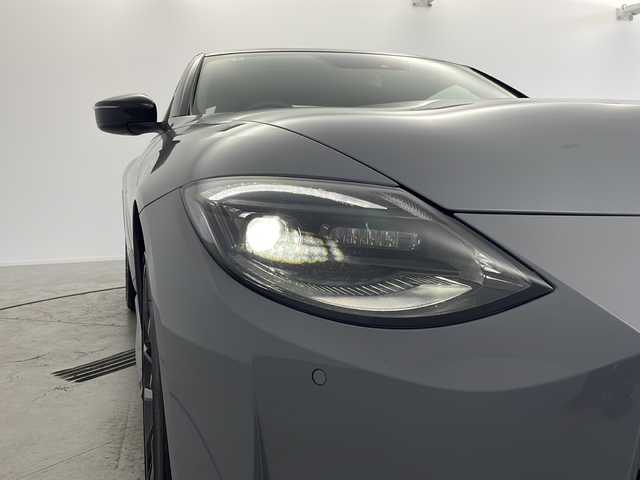 日産 フェアレディ Ｚ バージョンST 愛知県 2024(令6)年 0.2万km ステルスグレー/スーパーブラック /禁煙車//6速MT//純正NissanConnectナビ//フルセグTV//AppleCarPlay//AndroidAuto//ETC2.0//バックカメラ//本革&スエード調コンビシート//両席パワーシート//スエードドアトリム//純正RAYS製19インチ鍛造アルミホイール//タイヤ空気圧警告システム//アルミキャリパー対向ピストンブレーキ//メカニカルLSD//フロント&リヤスポイラー//ローンチコントロール//シンクロレブコントロール//3連サブメーター//アルミペダル&フットレスト//本革巻きステア//ステアスイッチ//本革巻きシフトノブ//本革巻きパーキングレバー//LEDヘッドライト//オートライト//リヤフォグランプ//アクティブサウンドコントロール//アクティブノイズコントロール//インテリジェントエマージェンシーブレーキ//インテリジェントFCW//インテリジェントクルーズコントロール//踏み間違い防止アシスト//レーンディパーチャーウォーニング//ブラインドスポットウォーニング//リヤクロストラフィックアラート//フロント&バックソナー//純正フロアマット//プッシュスタート//電動格納ミラーウィンカー//横滑り防止装置//イモビライザー