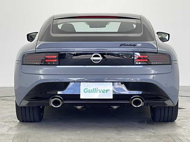 日産 フェアレディ Ｚ バージョンST 愛知県 2024(令6)年 0.2万km ステルスグレー/スーパーブラック /禁煙車//6速MT//純正NissanConnectナビ//フルセグTV//AppleCarPlay//AndroidAuto//ETC2.0//バックカメラ//本革&スエード調コンビシート//両席パワーシート//スエードドアトリム//純正RAYS製19インチ鍛造アルミホイール//タイヤ空気圧警告システム//アルミキャリパー対向ピストンブレーキ//メカニカルLSD//フロント&リヤスポイラー//ローンチコントロール//シンクロレブコントロール//3連サブメーター//アルミペダル&フットレスト//本革巻きステア//ステアスイッチ//本革巻きシフトノブ//本革巻きパーキングレバー//LEDヘッドライト//オートライト//リヤフォグランプ//アクティブサウンドコントロール//アクティブノイズコントロール//インテリジェントエマージェンシーブレーキ//インテリジェントFCW//インテリジェントクルーズコントロール//踏み間違い防止アシスト//レーンディパーチャーウォーニング//ブラインドスポットウォーニング//リヤクロストラフィックアラート//フロント&バックソナー//純正フロアマット//プッシュスタート//電動格納ミラーウィンカー//横滑り防止装置//イモビライザー