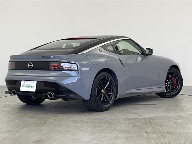 日産 フェアレディ Ｚ バージョンST 愛知県 2024(令6)年 0.2万km ステルスグレー/スーパーブラック /禁煙車//6速MT//純正NissanConnectナビ//フルセグTV//AppleCarPlay//AndroidAuto//ETC2.0//バックカメラ//本革&スエード調コンビシート//両席パワーシート//スエードドアトリム//純正RAYS製19インチ鍛造アルミホイール//タイヤ空気圧警告システム//アルミキャリパー対向ピストンブレーキ//メカニカルLSD//フロント&リヤスポイラー//ローンチコントロール//シンクロレブコントロール//3連サブメーター//アルミペダル&フットレスト//本革巻きステア//ステアスイッチ//本革巻きシフトノブ//本革巻きパーキングレバー//LEDヘッドライト//オートライト//リヤフォグランプ//アクティブサウンドコントロール//アクティブノイズコントロール//インテリジェントエマージェンシーブレーキ//インテリジェントFCW//インテリジェントクルーズコントロール//踏み間違い防止アシスト//レーンディパーチャーウォーニング//ブラインドスポットウォーニング//リヤクロストラフィックアラート//フロント&バックソナー//純正フロアマット//プッシュスタート//電動格納ミラーウィンカー//横滑り防止装置//イモビライザー