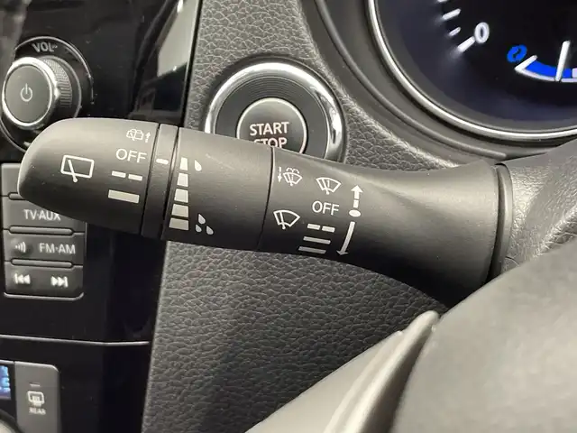 日産 エクストレイル ハイブリッド 20X エマージェンシーブレーキ 栃木県 2015(平27)年 1.1万km ブリリアントシルバー 純正ナビ/(CD/DVD/Bluetooth/フルセグTV/USB/AUX)/エマージェンシーブレーキ/全方位カメラ/ETC/禁煙車/ルーフレール/シートヒーター/オートライト/LEDヘッドライト/横滑り防止装置/フォグランプ/スマートキー/プッシュスタート/ステアリングスイッチ/電動格納ミラー/純正17インチアルミホイール/純正フロアマット/ドアバイザー