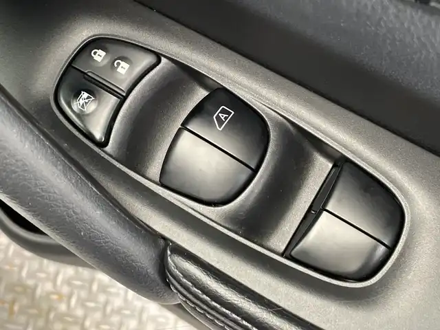 日産 エクストレイル ハイブリッド 20X エマージェンシーブレーキ 栃木県 2015(平27)年 1.1万km ブリリアントシルバー 純正ナビ/(CD/DVD/Bluetooth/フルセグTV/USB/AUX)/エマージェンシーブレーキ/全方位カメラ/ETC/禁煙車/ルーフレール/シートヒーター/オートライト/LEDヘッドライト/横滑り防止装置/フォグランプ/スマートキー/プッシュスタート/ステアリングスイッチ/電動格納ミラー/純正17インチアルミホイール/純正フロアマット/ドアバイザー