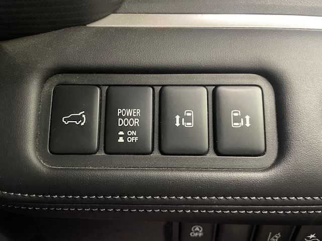 三菱 デリカＤ：５ P 道央・札幌 2020(令2)年 5.7万km ダイヤモンドブラックマイカ 【2509049845】/１オーナー　/純正１０型ナビ　/フルセグＴＶ　/全方位カメラ　/両側電動スライドドア　/オートステップ　/電動リアゲート　/純正１８インチアルミホイール　/革調シートカバー　/前席シートヒーター　/レーダークルーズ/運転席電動シート/LEDヘッドライト