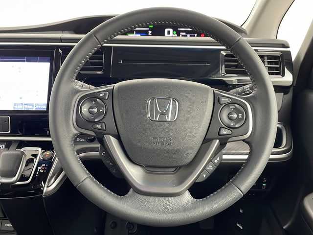 ホンダ ステップワゴン スパーダ eHEV G EXホンダS 埼玉県 2021(令3)年 4.9万km プラチナホワイトパール 後席モニター/純正ナビ　/バックカメラ　/ビルトインＥＴＣ２．０　/前後ドライブレコーダー　/両側パワースライドドア　/ブレードホールド　/シートヒーター　/衝突軽減システム　/レーダークルーズコントロール　/レーンキープアシスト/LEDヘッドライト/ロールサンシェード/純正アルミホイール/純正フロアマット/ＨＤＭＩ