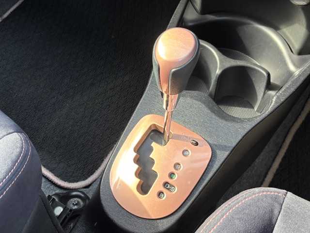 トヨタ ヴィッツ F シエル 宮城県 2013(平25)年 7.6万km ボルドーマイカメタリック 登録時走行距離75363km/社外SDナビ/AM・FM・ワンセグTV/プッシュスタート/ETC/ECOモード/センターコンソール/スマートキー/AC/スペアキー有/フォグランプ/社外アルミホイール/ヘッドライトイベライザー/ウインカーミラー/ドアバイザー/純正フロアマット