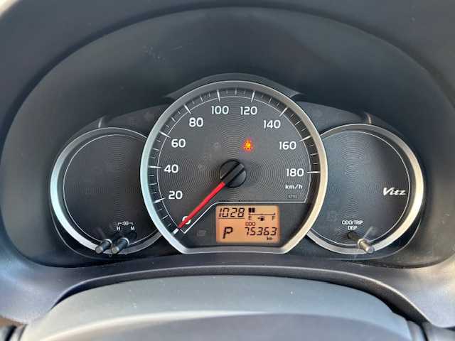 トヨタ ヴィッツ F シエル 宮城県 2013(平25)年 7.6万km ボルドーマイカメタリック 登録時走行距離75363km/社外SDナビ/AM・FM・ワンセグTV/プッシュスタート/ETC/ECOモード/センターコンソール/スマートキー/AC/スペアキー有/フォグランプ/社外アルミホイール/ヘッドライトイベライザー/ウインカーミラー/ドアバイザー/純正フロアマット