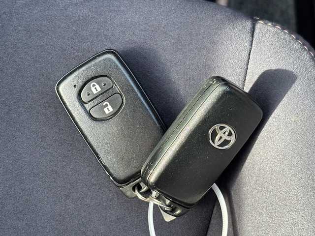 トヨタ ヴィッツ F シエル 宮城県 2013(平25)年 7.6万km ボルドーマイカメタリック 登録時走行距離75363km/社外SDナビ/AM・FM・ワンセグTV/プッシュスタート/ETC/ECOモード/センターコンソール/スマートキー/AC/スペアキー有/フォグランプ/社外アルミホイール/ヘッドライトイベライザー/ウインカーミラー/ドアバイザー/純正フロアマット