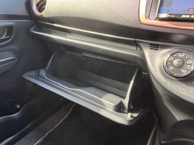 トヨタ ヴィッツ F シエル 宮城県 2013(平25)年 7.6万km ボルドーマイカメタリック 登録時走行距離75363km/社外SDナビ/AM・FM・ワンセグTV/プッシュスタート/ETC/ECOモード/センターコンソール/スマートキー/AC/スペアキー有/フォグランプ/社外アルミホイール/ヘッドライトイベライザー/ウインカーミラー/ドアバイザー/純正フロアマット