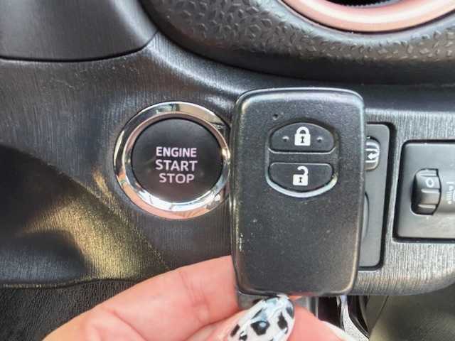 トヨタ ヴィッツ F シエル 宮城県 2013(平25)年 7.6万km ボルドーマイカメタリック 登録時走行距離75363km/社外SDナビ/AM・FM・ワンセグTV/プッシュスタート/ETC/ECOモード/センターコンソール/スマートキー/AC/スペアキー有/フォグランプ/社外アルミホイール/ヘッドライトイベライザー/ウインカーミラー/ドアバイザー/純正フロアマット