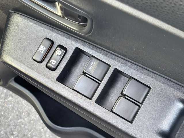 トヨタ ヴィッツ F シエル 宮城県 2013(平25)年 7.6万km ボルドーマイカメタリック 登録時走行距離75363km/社外SDナビ/AM・FM・ワンセグTV/プッシュスタート/ETC/ECOモード/センターコンソール/スマートキー/AC/スペアキー有/フォグランプ/社外アルミホイール/ヘッドライトイベライザー/ウインカーミラー/ドアバイザー/純正フロアマット