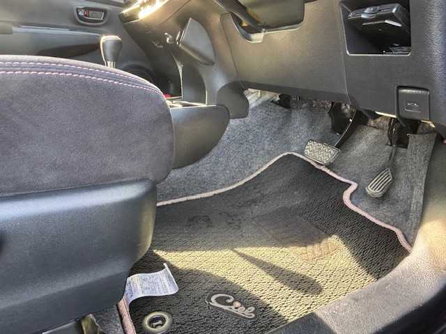 トヨタ ヴィッツ F シエル 宮城県 2013(平25)年 7.6万km ボルドーマイカメタリック 登録時走行距離75363km/社外SDナビ/AM・FM・ワンセグTV/プッシュスタート/ETC/ECOモード/センターコンソール/スマートキー/AC/スペアキー有/フォグランプ/社外アルミホイール/ヘッドライトイベライザー/ウインカーミラー/ドアバイザー/純正フロアマット