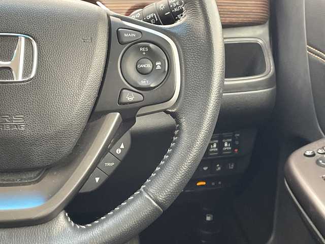 ホンダ フリード＋ ハイブリット クロスター ホンダセンシング 愛知県 2020(令2)年 4.5万km プレミアムクリスタルレッドM ホンダセンシング/9型ナビ/両側パワースライドドア/レーダークルーズコントロール/シートヒーター/バックカメラ/コーナーセンサー/純正アルミホイール/LEDヘッドライト/レーンキープアシスト/ETC/ステアリングスイッチ/Bluetooth/衝突軽減システム/CD DVD/スマートキー/プッシュスタート