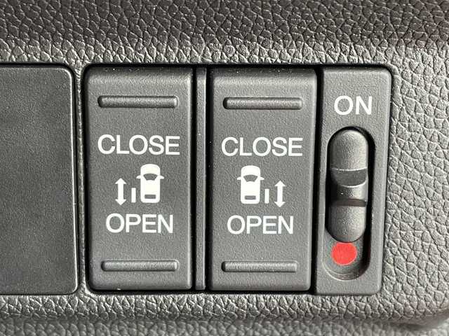 ホンダ フリード＋ ハイブリット クロスター ホンダセンシング 愛知県 2020(令2)年 4.5万km プレミアムクリスタルレッドM ホンダセンシング/9型ナビ/両側パワースライドドア/レーダークルーズコントロール/シートヒーター/バックカメラ/コーナーセンサー/純正アルミホイール/LEDヘッドライト/レーンキープアシスト/ETC/ステアリングスイッチ/Bluetooth/衝突軽減システム/CD DVD/スマートキー/プッシュスタート