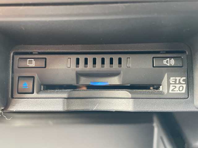 トヨタ クラウン ハイブリッド RS Four 青森県 2020(令2)年 7.3万km ホワイトパールクリスタルシャイン 4WD/純正SDナビ・フルセグTV/CD・DVD・Bluetooth・SD・USB/バックカメラ/前席パワーシート・シートヒーター/ステアリングヒーター/セーフティセンス/プリクラッシュセーフティ/レーダークルーズコントロール/レーントレーシングアシスト/アダプティブハイビーム/クリアランスソナー/OP電動リアサンシェード/パドルシフト/AC100V100W/純正ビルトインETC2.0/前後ドライブレコーダー/社外革調シートカバー/3眼LEDヘッドランプ/LEDフォグランプ/社外車高調（純正有）/社外20インチアルミ/社外マフラー（ガナドール）/社外アンダーエアロ（DUEX）