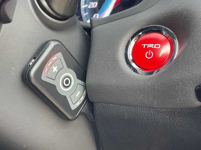 トヨタ クラウン ハイブリッド RS Four 青森県 2020(令2)年 7.3万km ホワイトパールクリスタルシャイン 4WD/純正SDナビ・フルセグTV/CD・DVD・Bluetooth・SD・USB/バックカメラ/前席パワーシート・シートヒーター/ステアリングヒーター/セーフティセンス/プリクラッシュセーフティ/レーダークルーズコントロール/レーントレーシングアシスト/アダプティブハイビーム/クリアランスソナー/OP電動リアサンシェード/パドルシフト/AC100V100W/純正ビルトインETC2.0/前後ドライブレコーダー/社外革調シートカバー/3眼LEDヘッドランプ/LEDフォグランプ/社外車高調（純正有）/社外20インチアルミ/社外マフラー（ガナドール）/社外アンダーエアロ（DUEX）