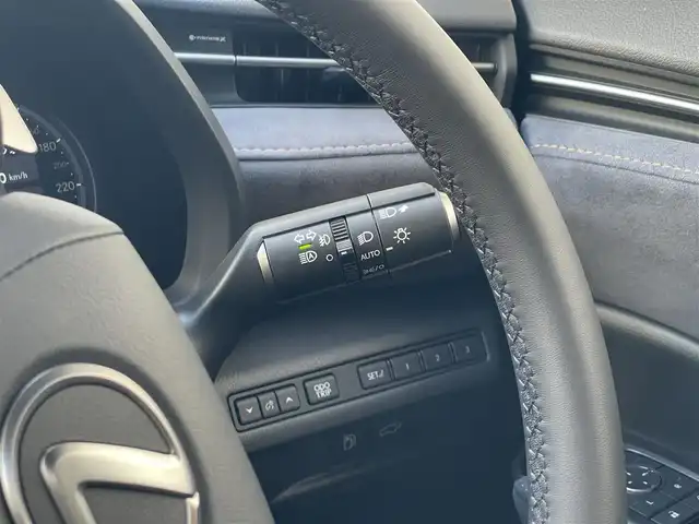 レクサス ＬＢＸ クール 山梨県 2025(令7)年 0.3万km 茶Ⅱ マークレビンソン　/純正９．８ＤＡ　/ナビ　/全周囲カメラ　/フルセグ　/ＨＵＤ　/ＡＣＣ　/ＬＫＡ　/ＢＳＡ　/ＬＥＤ　/Ａライト　/Ａハイビーム　/Ｄ席Ｐシート　/シートＨ　/Ｐバックドア　/カープレイ　/保証書　/スペアＫ