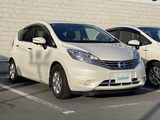 日産 ノート メダリスト X 静岡県 2016(平28)年 4.5万km ブリリアントホワイトパール /純正ナビ/地デジTV//純正CD/DVD/Bluetooth//バック/全周囲カメラ//エマージェンシーブレーキ//レーンキープアシスト//スマートキー//ETC//オートライト