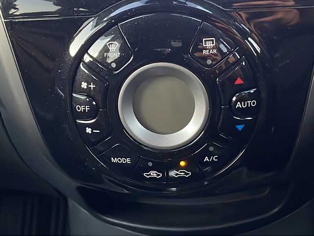 日産 ノート メダリスト X 静岡県 2016(平28)年 4.5万km ブリリアントホワイトパール /純正ナビ/地デジTV//純正CD/DVD/Bluetooth//バック/全周囲カメラ//エマージェンシーブレーキ//レーンキープアシスト//スマートキー//ETC//オートライト