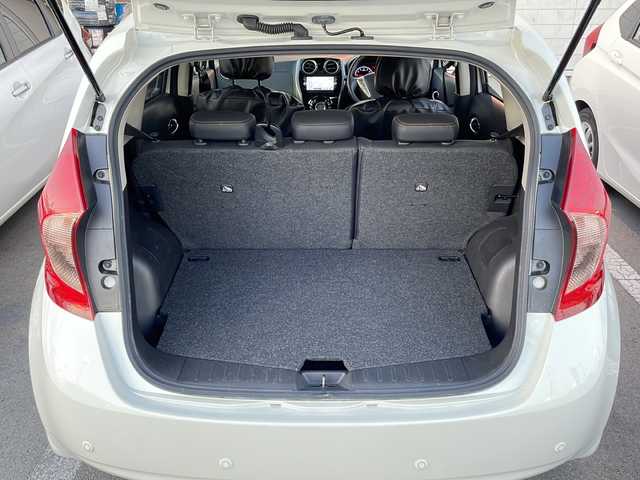 日産 ノート メダリスト X 静岡県 2016(平28)年 4.5万km ブリリアントホワイトパール /純正ナビ/地デジTV//純正CD/DVD/Bluetooth//バック/全周囲カメラ//エマージェンシーブレーキ//レーンキープアシスト//スマートキー//ETC//オートライト