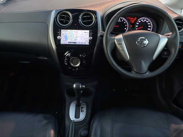 日産 ノート メダリスト X 静岡県 2016(平28)年 4.5万km ブリリアントホワイトパール /純正ナビ/地デジTV//純正CD/DVD/Bluetooth//バック/全周囲カメラ//エマージェンシーブレーキ//レーンキープアシスト//スマートキー//ETC//オートライト