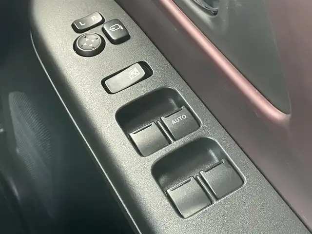 スズキ スペーシア カスタム HYBRID XS 千葉県 2024(令6)年 1.8万km ピュアホワイトP スズキセーフティサポート/・衝突軽減ブレーキ/レーンキープアシスト/・レーダークルーズコントロール/オートハイビーム/・クリアランスソナー/社外ナビ(AVIC-RZ114)/・BT/USB/バックカメラ/ETC/電動パーキングブレーキ/両側パワースライドドア/リアサーキュレーター/ハーフレザーシート/シートヒーター(D/N席)/ステアリングヒーター/LEDヘッドライト/オートライト/フォグライト/スマートキー/プッシュスタート/フロアマット/純正15インチAW