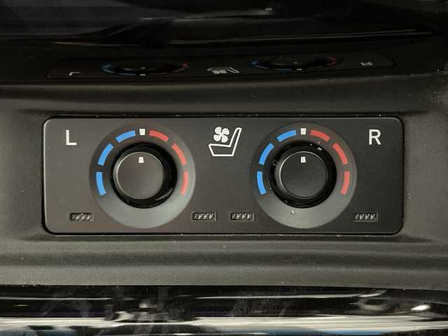 トヨタ アルファード S Cパッケージ 神奈川県 2019(令1)年 2.1万km ブラック 3眼LEDヘッドランプセット/純正10型SDナビゲーション【NSZN-Z68T】/純正フリップダウンモニター/フルセグ　Bluetooth　SD　CD DVD/バックカメラ/パワーバックドア/両側電動スライドドア【サンシェード】/セーフティセンス/プリクラッシュセーフティ/レーンディパーチャーアラート/オートマチックハイビーム/レーダークルーズコントロール/前後ソナー/先行車発進告知/革シート/前席パワーシート/シートヒーター/ベンチレーション/運転席ポジションメモリー/革巻きステアリング/ステアリングスイッチ/ステアリングヒーター/2列目オットマン/純正前方ドライブレコーダー/純正ビルトインETC/電動パーキングブレーキ/オートブレーキホールド/自動防眩ミラー/プッシュスタート/スマートキー/オートライト/純正18インチアルミホイール/純正リアスポイラー/電格ウインカーミラー