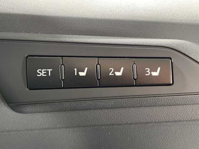 トヨタ アルファード S Cパッケージ 神奈川県 2019(令1)年 2.1万km ブラック 3眼LEDヘッドランプセット/純正10型SDナビゲーション【NSZN-Z68T】/純正フリップダウンモニター/フルセグ　Bluetooth　SD　CD DVD/バックカメラ/パワーバックドア/両側電動スライドドア【サンシェード】/セーフティセンス/プリクラッシュセーフティ/レーンディパーチャーアラート/オートマチックハイビーム/レーダークルーズコントロール/前後ソナー/先行車発進告知/革シート/前席パワーシート/シートヒーター/ベンチレーション/運転席ポジションメモリー/革巻きステアリング/ステアリングスイッチ/ステアリングヒーター/2列目オットマン/純正前方ドライブレコーダー/純正ビルトインETC/電動パーキングブレーキ/オートブレーキホールド/自動防眩ミラー/プッシュスタート/スマートキー/オートライト/純正18インチアルミホイール/純正リアスポイラー/電格ウインカーミラー