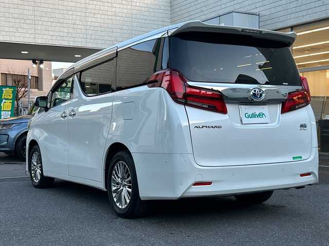 トヨタ アルファードハイブリット G Fパッケージ 埼玉県 2022(令4)年 0.9万km ホワイトパールクリスタルシャイン 登録時8573km/4WD/純正メモリナビ/　・フルセグ/BT/CD/DVD/Miracast/アラウンドビューモニター/レザーシート/前席パワーシート/前席エアシート/シートヒーター/両側パワースライドドア/衝突被害軽減ブレーキ/レーンキープアシスト/パーキングアシスト/レーダークルーズコントロール/コーナーセンサー/JBL/EV MODE/ECO MODE/ブレーキホールド/革巻きハンドル/ステアリングリモコン/ステアリングヒーター/ビルトインETC2.0/前後ドライブレコーダー/オットマン/オートライト/オートマチックハイビーム/プッシュスタート/スマートキー×2/ウィンカーミラー/LEDヘッドライト/フォグランプ/純正17インチアルミホイール/純正ドアバイザー/純正フロアマット/保証書/取扱説明書/ナビ取扱説明書