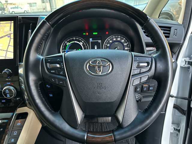 トヨタ アルファードハイブリット G Fパッケージ 埼玉県 2022(令4)年 0.9万km ホワイトパールクリスタルシャイン 登録時8573km/4WD/純正メモリナビ/　・フルセグ/BT/CD/DVD/Miracast/アラウンドビューモニター/レザーシート/前席パワーシート/前席エアシート/シートヒーター/両側パワースライドドア/衝突被害軽減ブレーキ/レーンキープアシスト/パーキングアシスト/レーダークルーズコントロール/コーナーセンサー/JBL/EV MODE/ECO MODE/ブレーキホールド/革巻きハンドル/ステアリングリモコン/ステアリングヒーター/ビルトインETC2.0/前後ドライブレコーダー/オットマン/オートライト/オートマチックハイビーム/プッシュスタート/スマートキー×2/ウィンカーミラー/LEDヘッドライト/フォグランプ/純正17インチアルミホイール/純正ドアバイザー/純正フロアマット/保証書/取扱説明書/ナビ取扱説明書