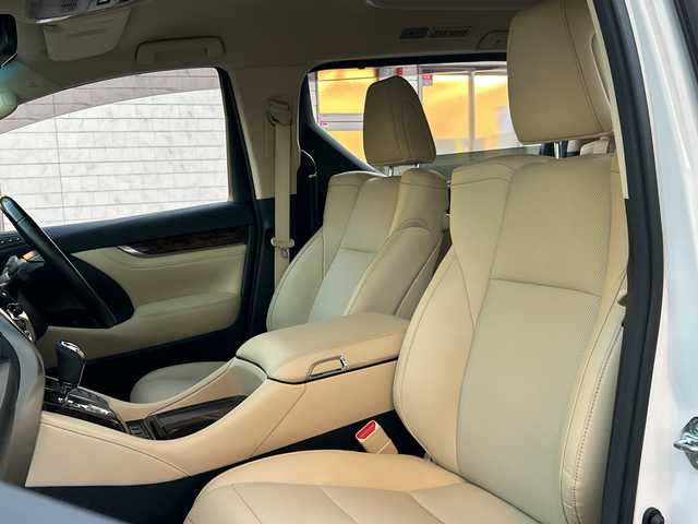 トヨタ アルファードハイブリット G Fパッケージ 埼玉県 2022(令4)年 0.9万km ホワイトパールクリスタルシャイン 登録時8573km/4WD/純正メモリナビ/　・フルセグ/BT/CD/DVD/Miracast/アラウンドビューモニター/レザーシート/前席パワーシート/前席エアシート/シートヒーター/両側パワースライドドア/衝突被害軽減ブレーキ/レーンキープアシスト/パーキングアシスト/レーダークルーズコントロール/コーナーセンサー/JBL/EV MODE/ECO MODE/ブレーキホールド/革巻きハンドル/ステアリングリモコン/ステアリングヒーター/ビルトインETC2.0/前後ドライブレコーダー/オットマン/オートライト/オートマチックハイビーム/プッシュスタート/スマートキー×2/ウィンカーミラー/LEDヘッドライト/フォグランプ/純正17インチアルミホイール/純正ドアバイザー/純正フロアマット/保証書/取扱説明書/ナビ取扱説明書