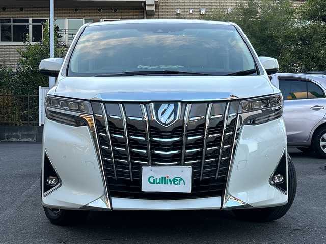 トヨタ アルファードハイブリット G Fパッケージ 埼玉県 2022(令4)年 0.9万km ホワイトパールクリスタルシャイン 登録時8573km/4WD/純正メモリナビ/　・フルセグ/BT/CD/DVD/Miracast/アラウンドビューモニター/レザーシート/前席パワーシート/前席エアシート/シートヒーター/両側パワースライドドア/衝突被害軽減ブレーキ/レーンキープアシスト/パーキングアシスト/レーダークルーズコントロール/コーナーセンサー/JBL/EV MODE/ECO MODE/ブレーキホールド/革巻きハンドル/ステアリングリモコン/ステアリングヒーター/ビルトインETC2.0/前後ドライブレコーダー/オットマン/オートライト/オートマチックハイビーム/プッシュスタート/スマートキー×2/ウィンカーミラー/LEDヘッドライト/フォグランプ/純正17インチアルミホイール/純正ドアバイザー/純正フロアマット/保証書/取扱説明書/ナビ取扱説明書