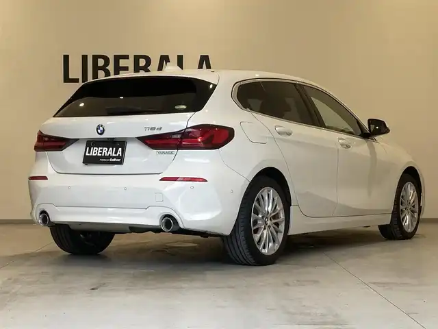 ＢＭＷ ＢＭＷ １１８ｄ プレイ 熊本県 2020(令2)年 1.8万km 白 ・スマートキー/・プッシュスタート/・インテリジェントセーフティ/・注意喚起アシスタント/・PDC自動起動/・アクティブPDC緊急ブレーキ/・パーキングアシスト/・前席パワーシート/・純正HDDナビ/　【Bluetooth・USB・AppleCarPlay】/・バックカメラ/・ETC/・ワイヤレス充電/・パワーバックドア/・LEDヘッドランプ/・LEDフォグランプ/・純正マット