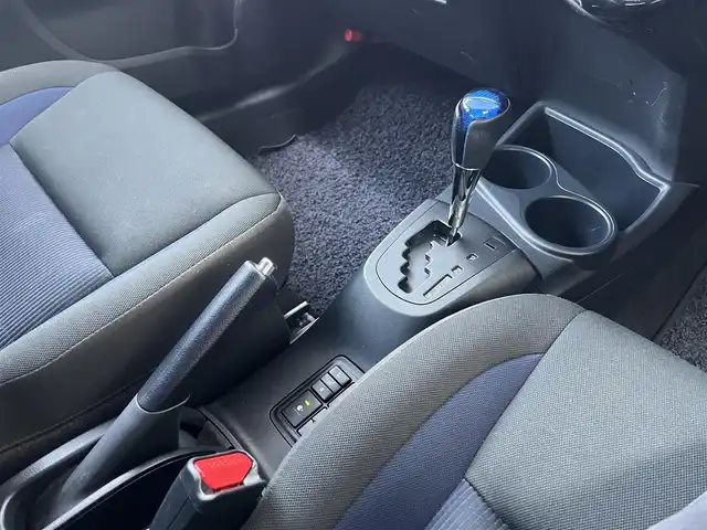 トヨタ アクア S 高知県 2020(令2)年 7.6万km ホワイトパールクリスタルシャイン 純正ナビ/　Bluetooth/ワンセグ/　CD/DVD/AM/FM/バックカメラ/ドライブレコーダー/ビルトインETC/リモコンキー/純正フロアマット/ハロゲンヘッドライト/シートヒーター/横滑り防止装置/保証書/取扱説明書/記録簿/盗難防止装置