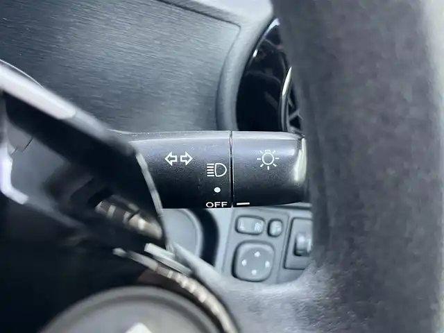 トヨタ アクア S 高知県 2020(令2)年 7.6万km ホワイトパールクリスタルシャイン 純正ナビ/　Bluetooth/ワンセグ/　CD/DVD/AM/FM/バックカメラ/ドライブレコーダー/ビルトインETC/リモコンキー/純正フロアマット/ハロゲンヘッドライト/シートヒーター/横滑り防止装置/保証書/取扱説明書/記録簿/盗難防止装置