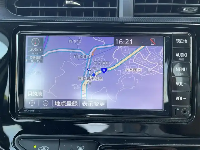 トヨタ アクア S 高知県 2020(令2)年 7.6万km ホワイトパールクリスタルシャイン 純正ナビ/　Bluetooth/ワンセグ/　CD/DVD/AM/FM/バックカメラ/ドライブレコーダー/ビルトインETC/リモコンキー/純正フロアマット/ハロゲンヘッドライト/シートヒーター/横滑り防止装置/保証書/取扱説明書/記録簿/盗難防止装置