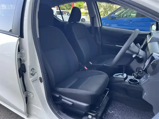 トヨタ アクア S 高知県 2020(令2)年 7.6万km ホワイトパールクリスタルシャイン 純正ナビ/　Bluetooth/ワンセグ/　CD/DVD/AM/FM/バックカメラ/ドライブレコーダー/ビルトインETC/リモコンキー/純正フロアマット/ハロゲンヘッドライト/シートヒーター/横滑り防止装置/保証書/取扱説明書/記録簿/盗難防止装置